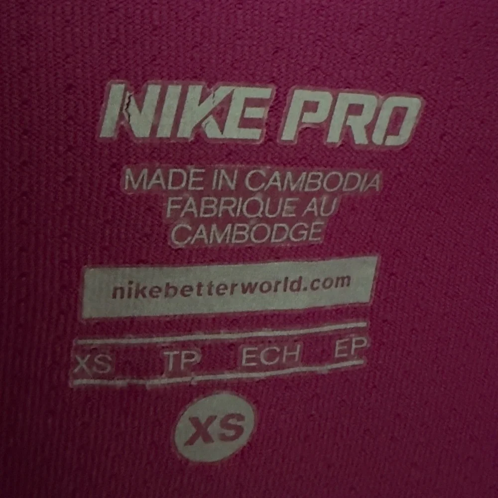 Nike Pro | NWOT Magenta Dri-FIT Hooded Warm Long Sleeve Athletic Top (sz XS/S)